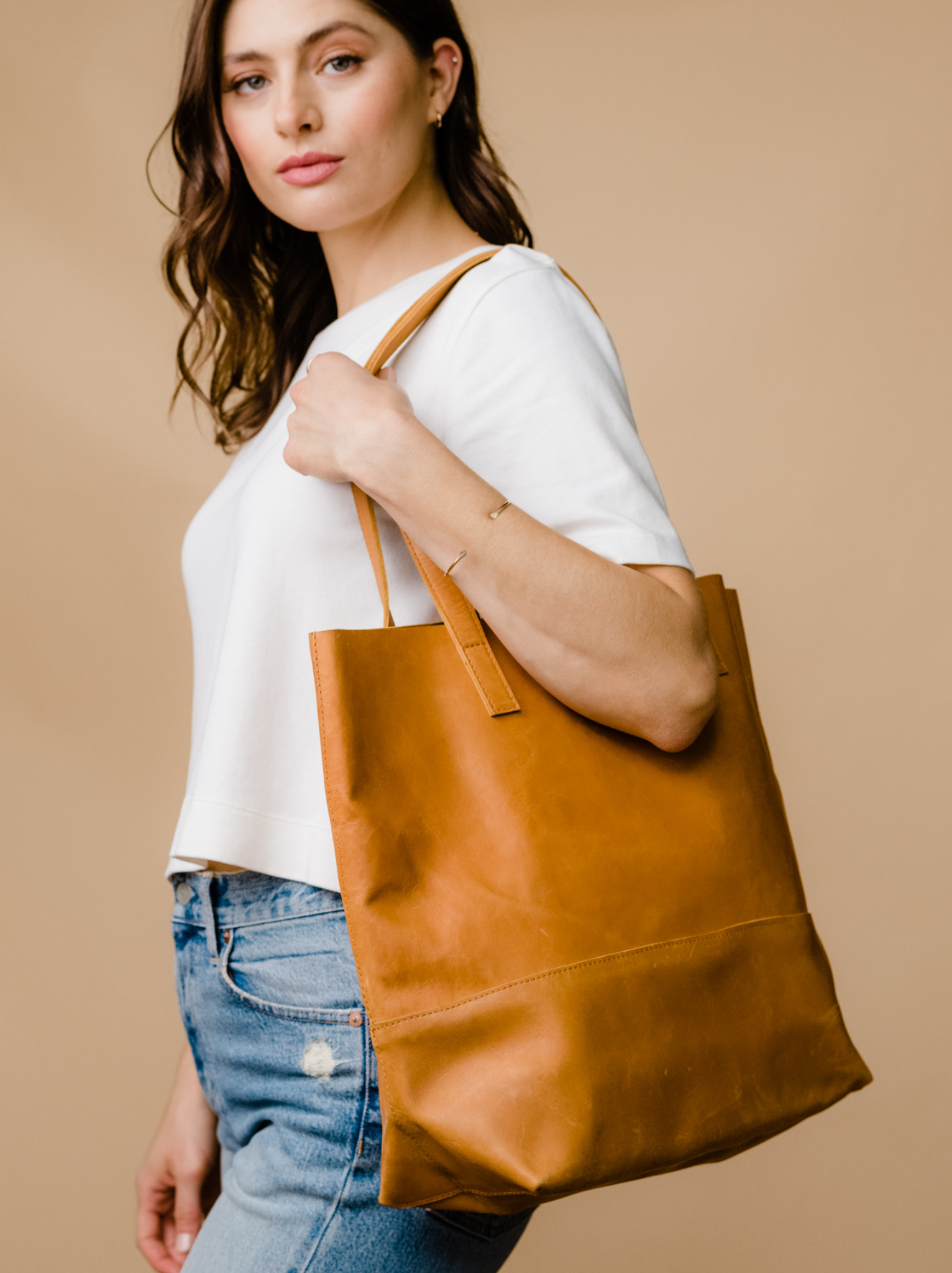 Able Mamuye Classic Tote in Chocolate hotsell Brown